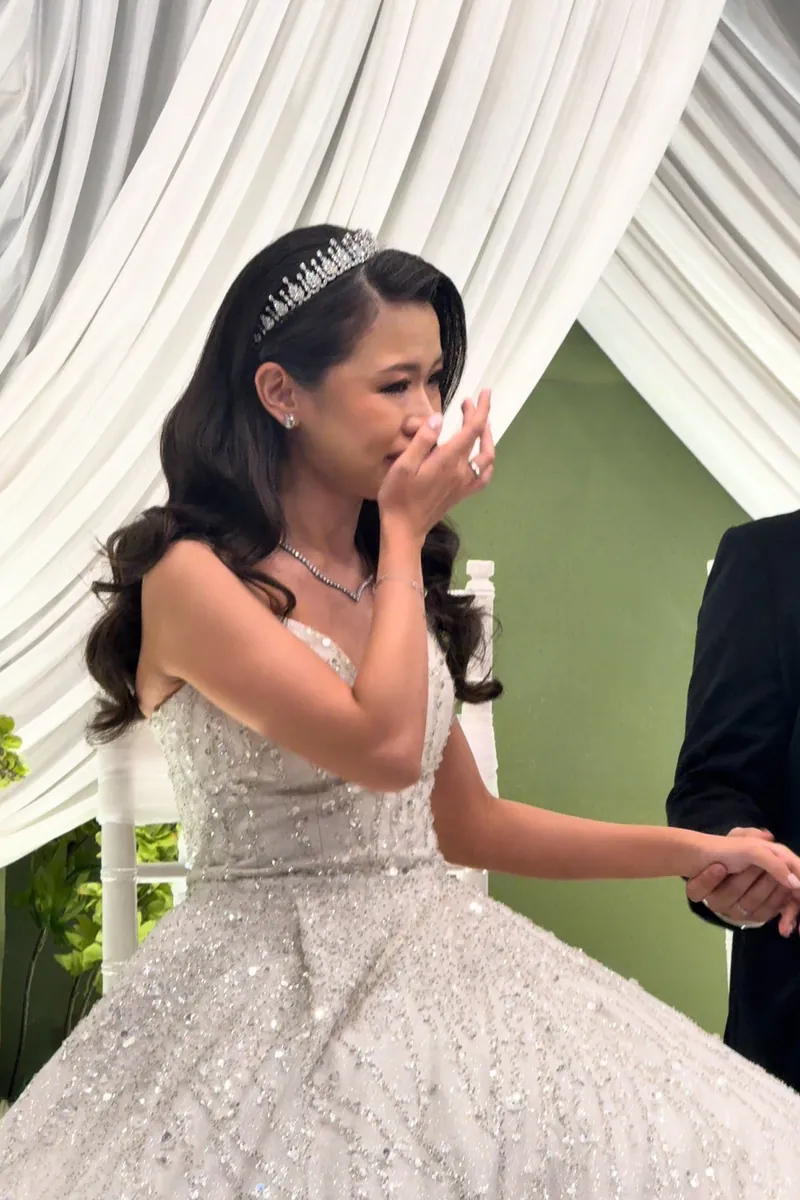 Pengantin terharu